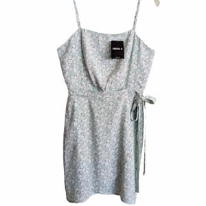 Forever 21 Dress Pastel Green Daisy Print Cami Wrap Size Small